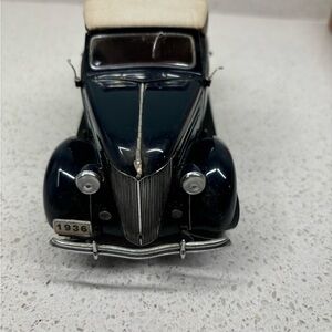Classic 1936 Model Car - Navy and Cream